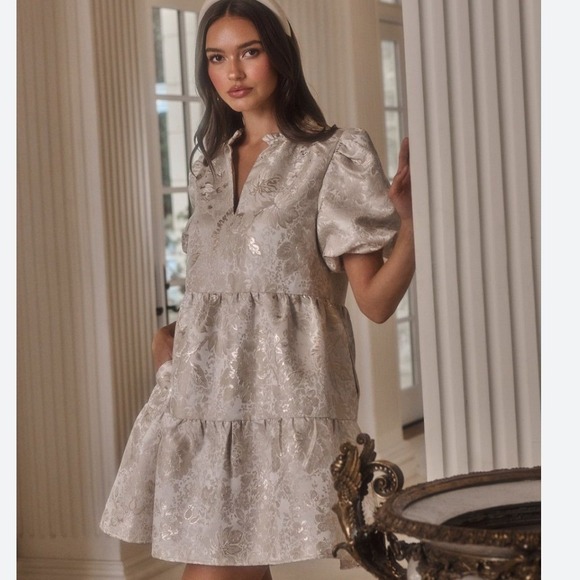 THML Dresses & Skirts - THML Champagne Damask Tiered Puff Sleeve Dress Pockets HOCO Wedding Guest S